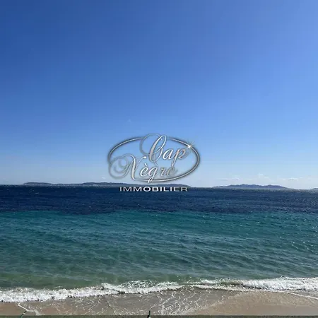 2 Personnes Vue Pieds Dans L'eau A Cavaliere Le Lavandou