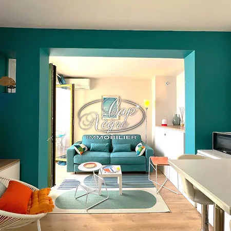 2 Personnes Vue Pieds Dans L'eau A Cavaliere * Le Lavandou