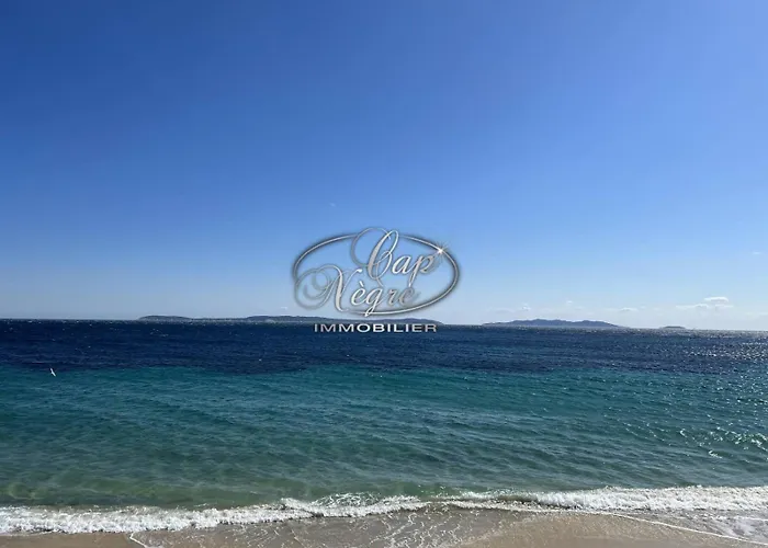 2 Personnes Vue Pieds Dans L'eau A Cavaliere Le Lavandou