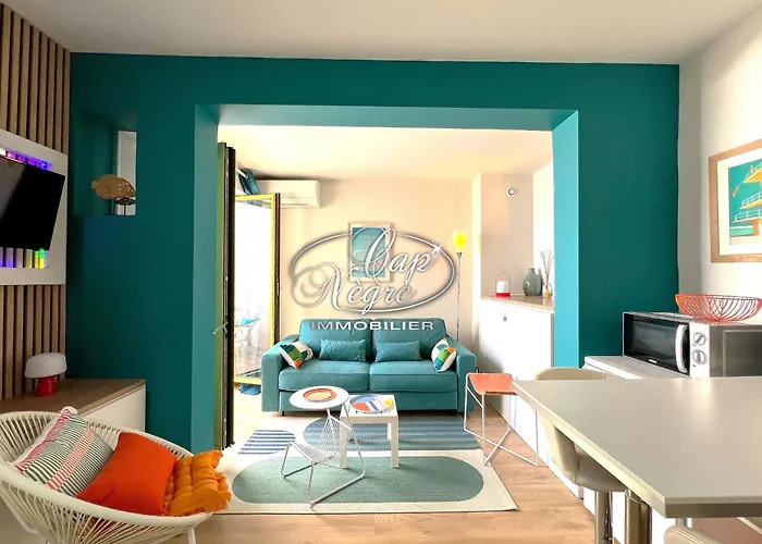 2 Personnes Vue Pieds Dans L'eau A Cavaliere * Le Lavandou